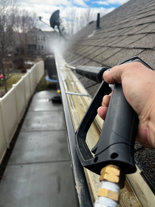 home-cleaning-services-montreal-gutter-cleaning Home Cleaning Services Montreal Gutter Cleaning